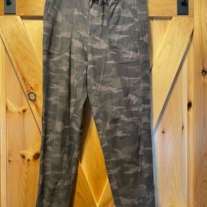 Athleta women’s Camouflage Jogger Pants size 4